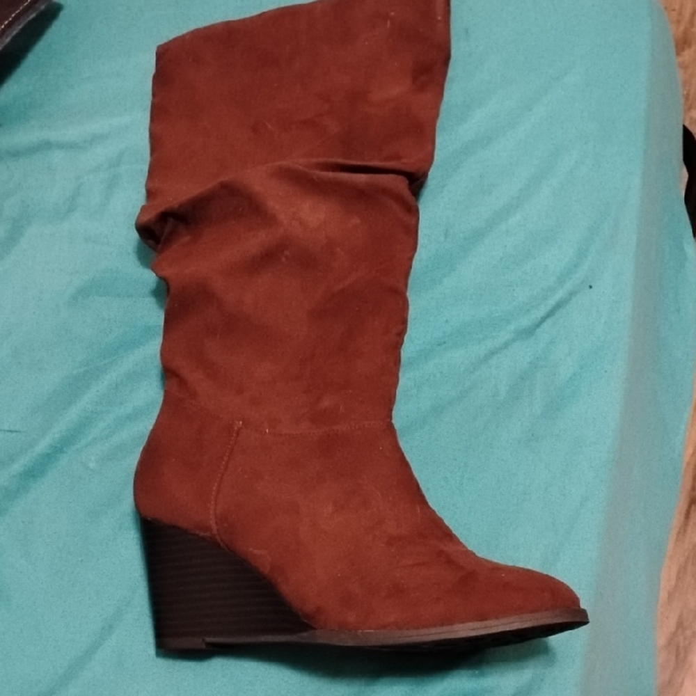 Elegant Tan Suede Wedge Boots